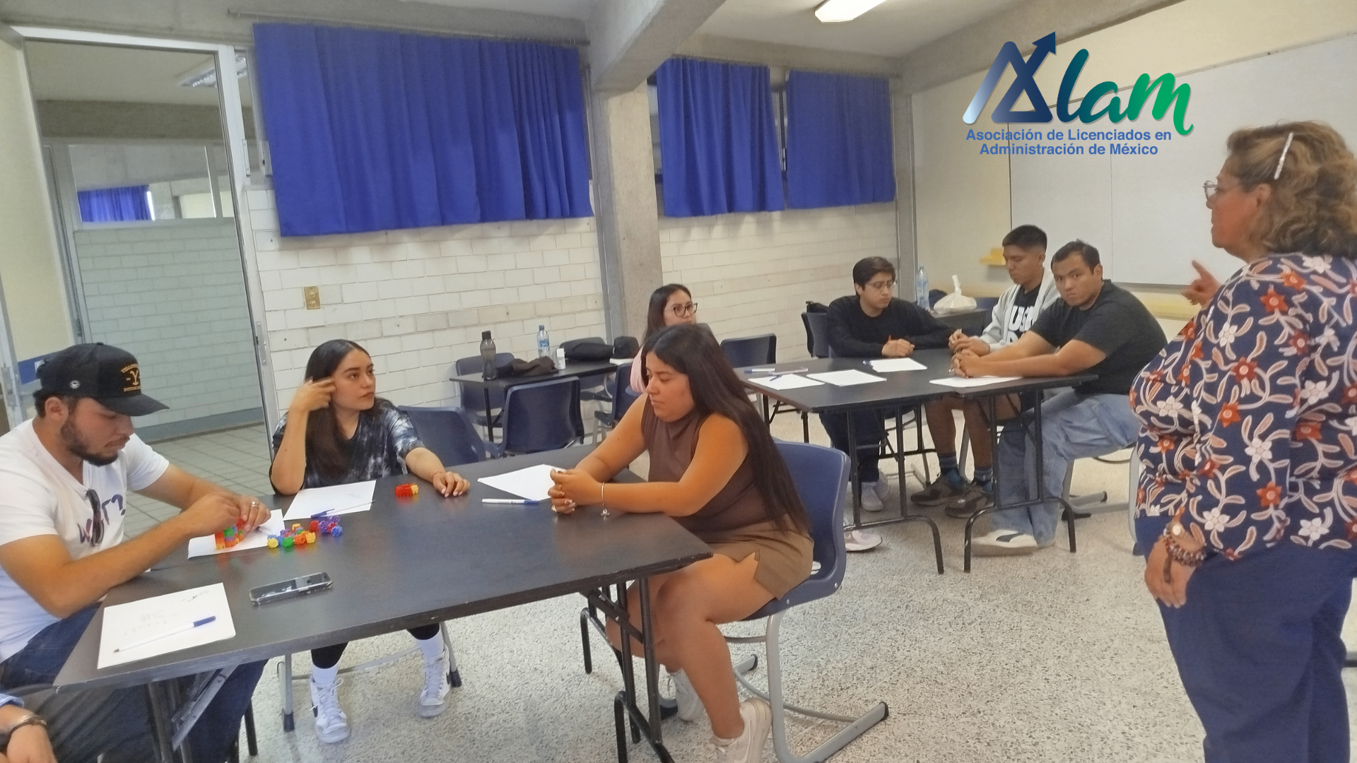 Taller de Comunicación Efectiva Impartido por la C.P. Valentina Chávez Vázquez en la Universidad Madero